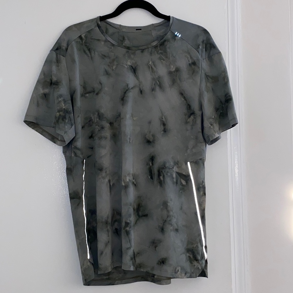 Men’s LuLulemon Tshirt - Size Large